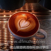 壓紋郁金香咖啡拉花、拿鐵作品